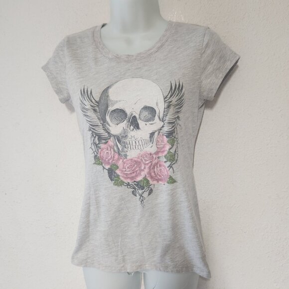 Wound Up graphic Tee, Grey with roses and skull in size small - Picture 6 of 12